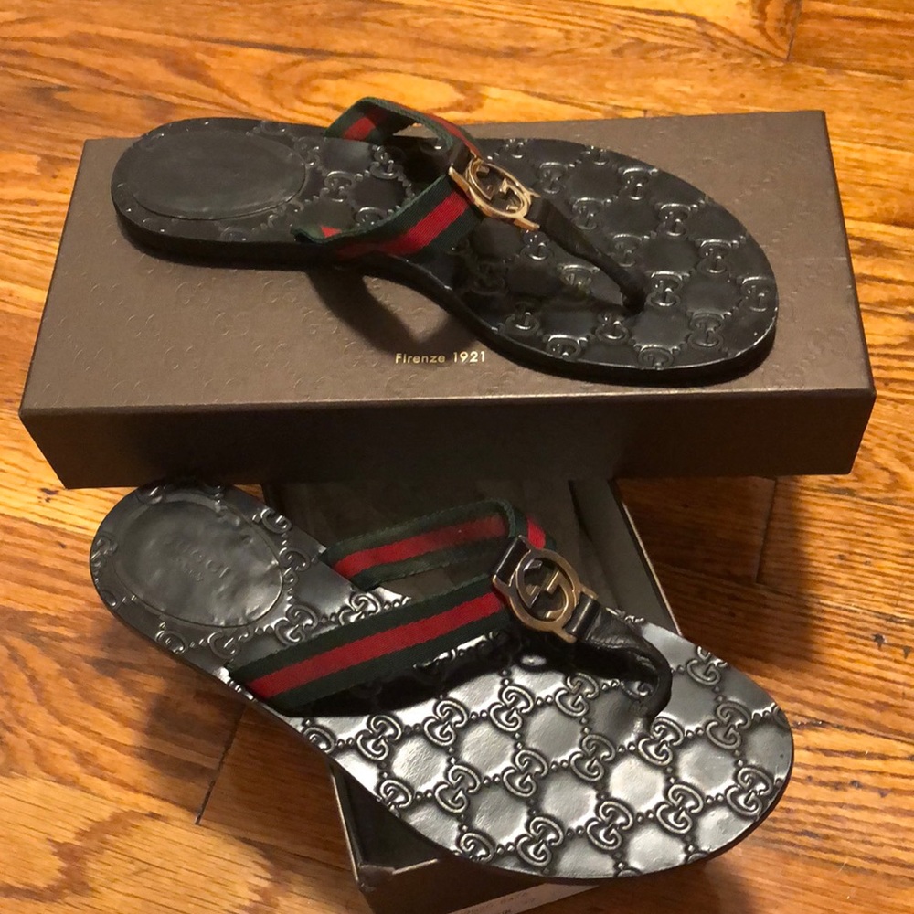Women’s Gucci sandals